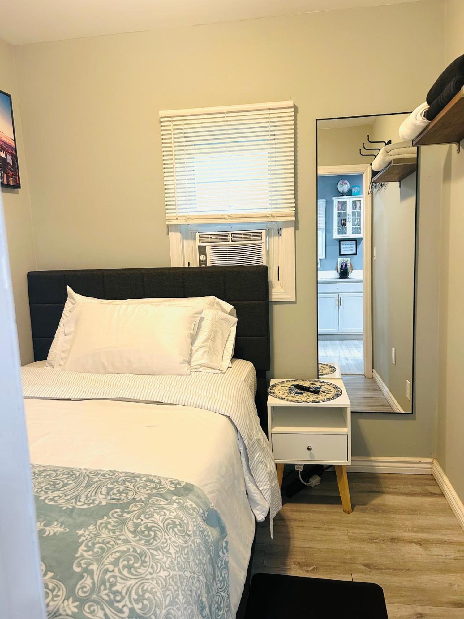 Fancy Studio Private Entrance Selden Εξωτερικό φωτογραφία